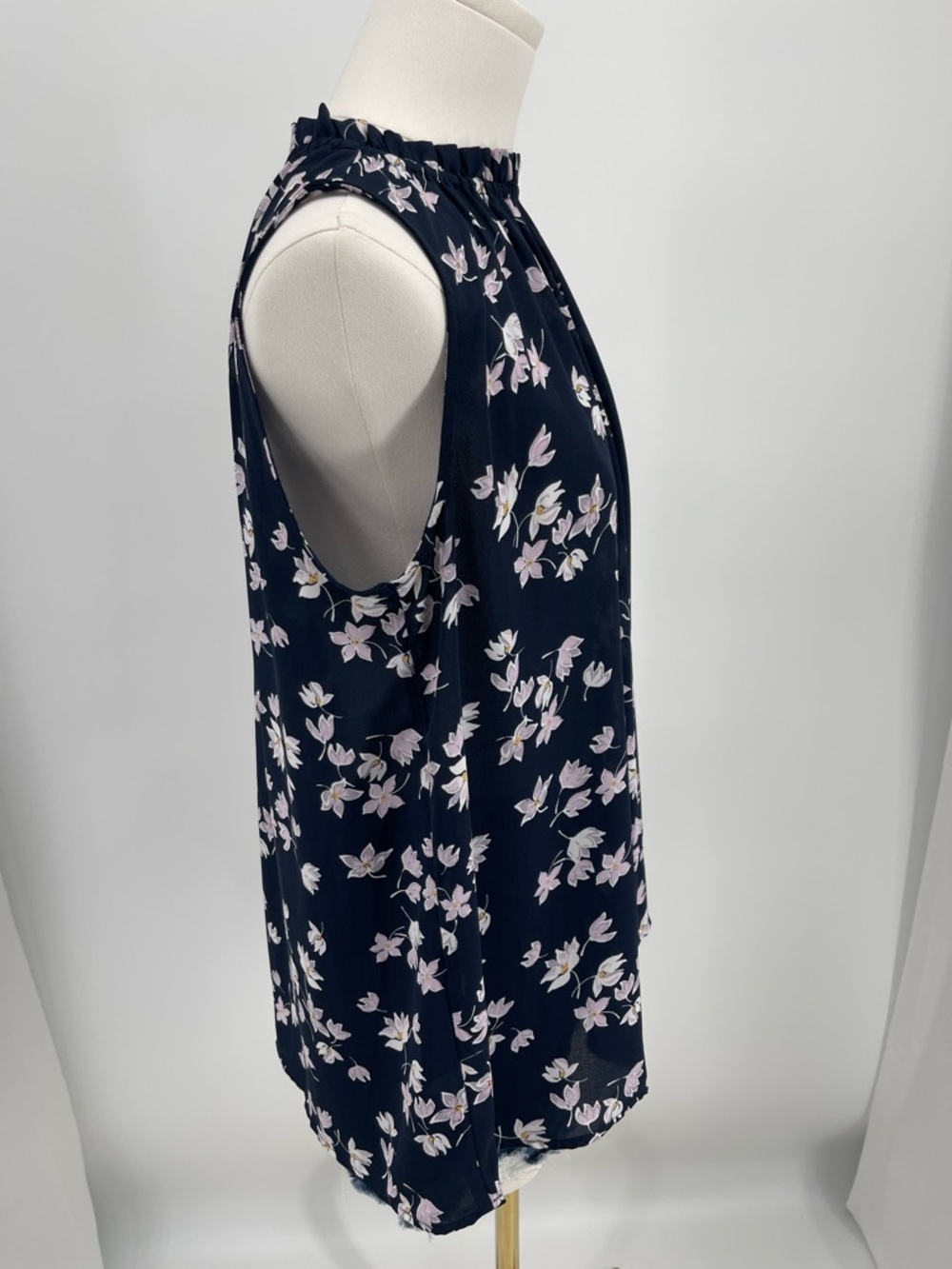 LOFT Floral Medium Sleeveless Top Coquette Grandmacore Cottagecore Dark Floral - Picture 3 of 9